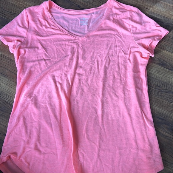 V neck bright pink coloring - Picture 2 of 4